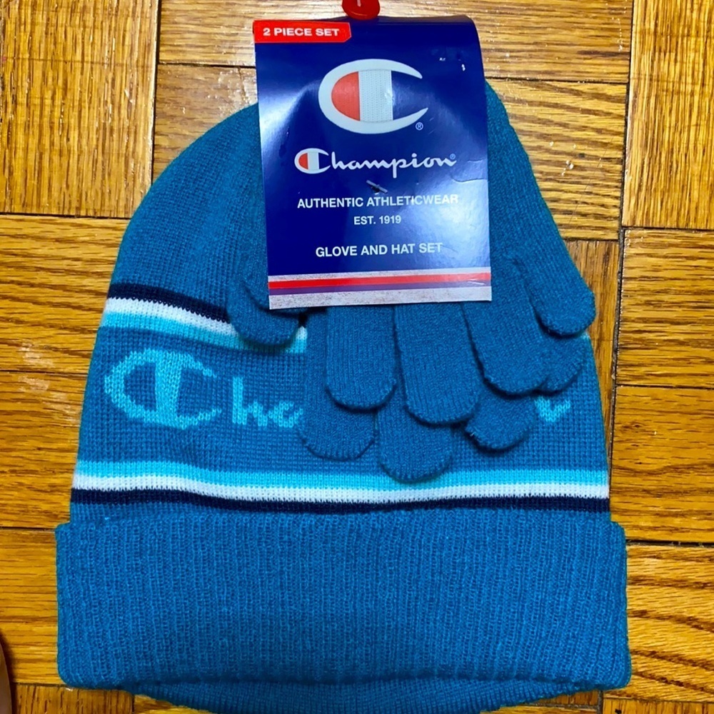 NWT champion hat & gloves set one size fits all